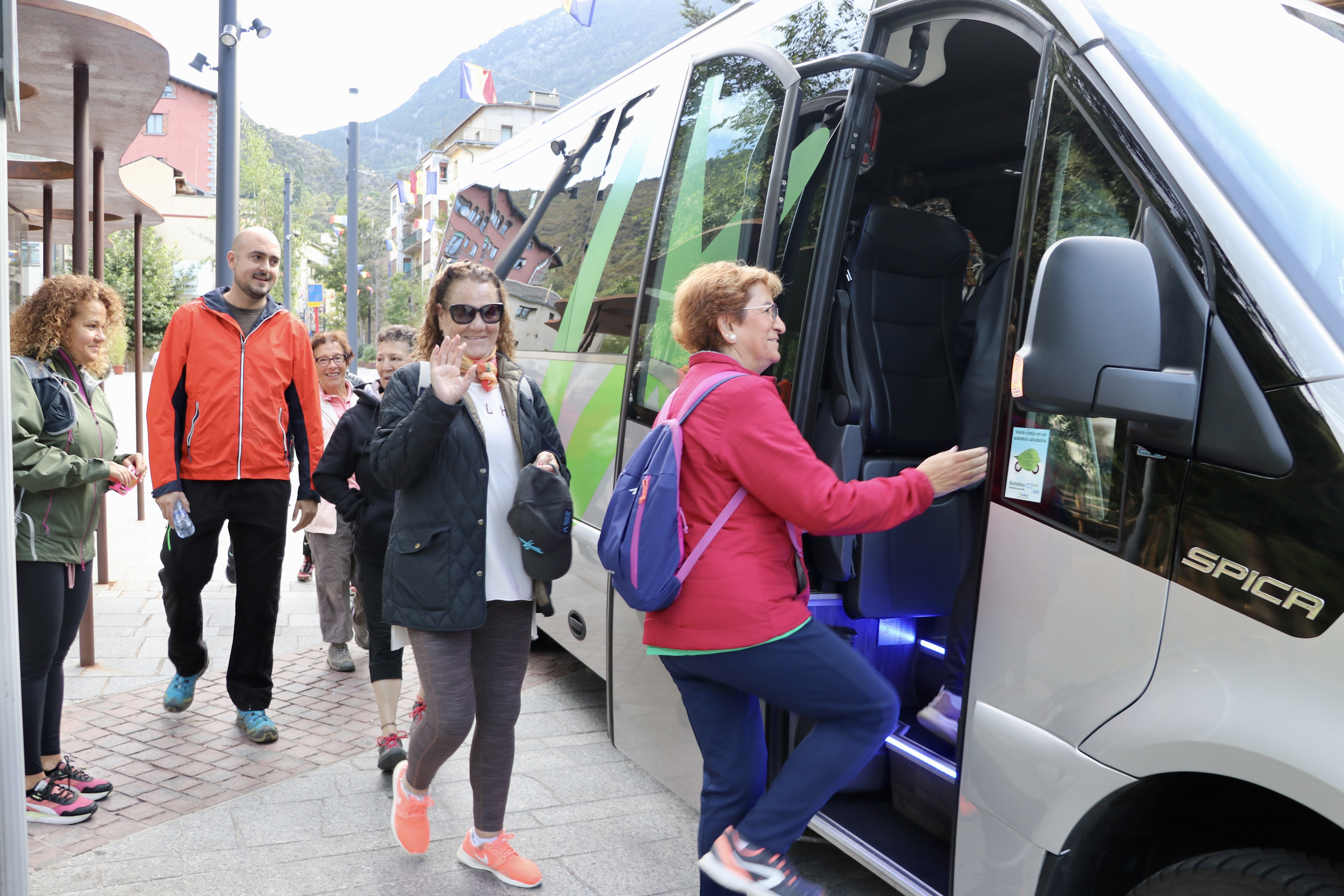 Sortida a Les Pardines i el llac d'Engolasters com a activitat del programa de lleure de la gent gran