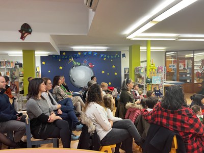 'Caga Tió' a la biblioteca comunal d'Encamp.