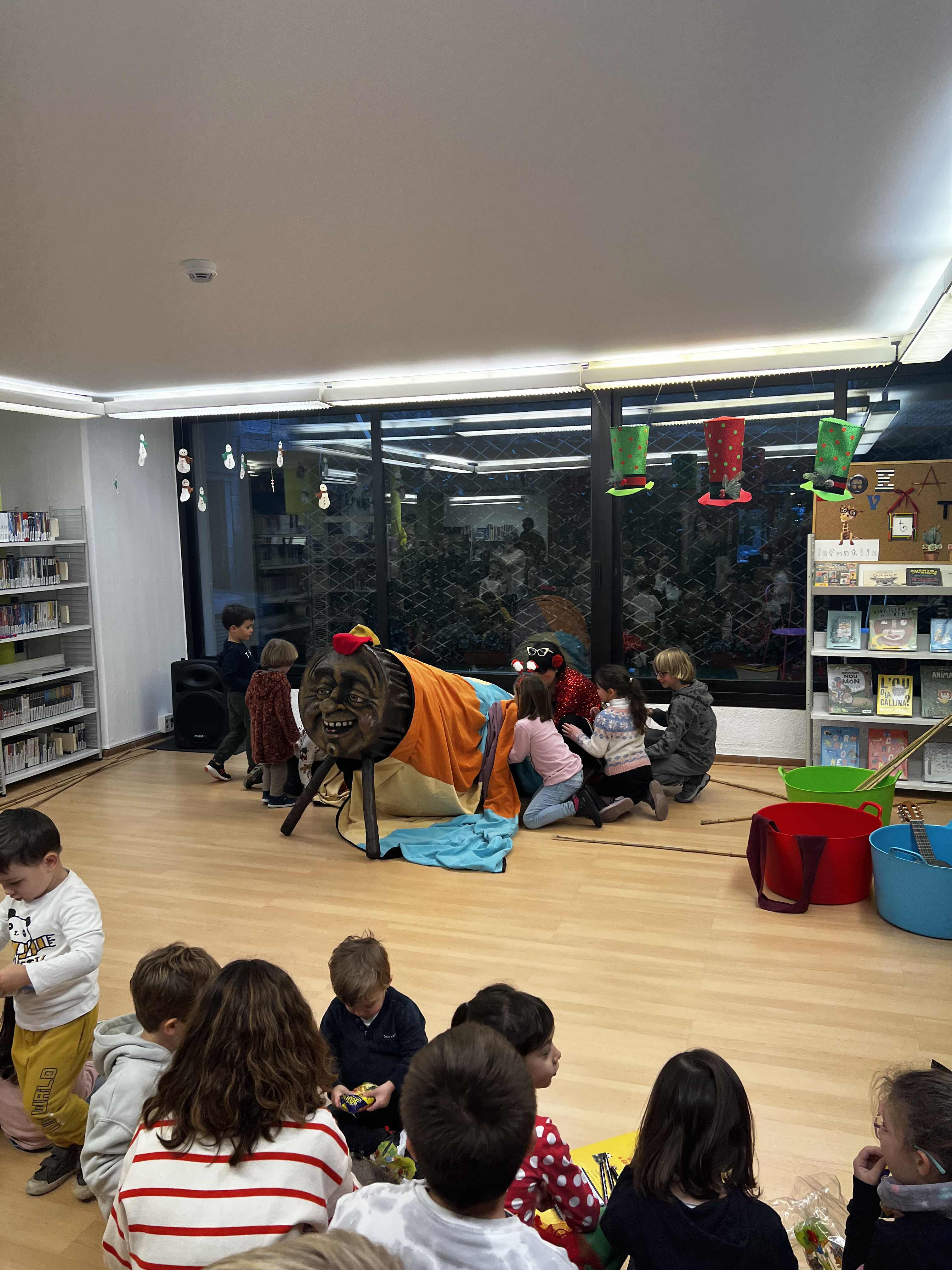 'Caga Tió' a la biblioteca comunal d'Encamp