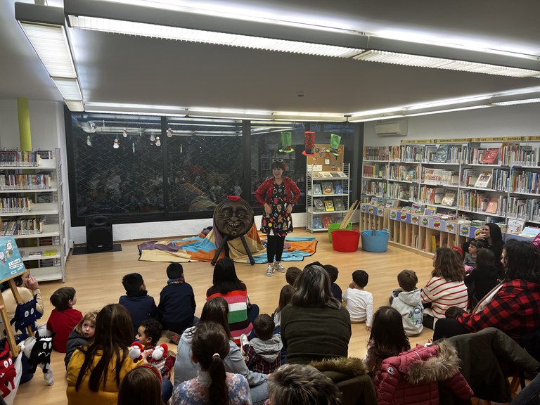 'Caga Tió' a la biblioteca comunal d'Encamp