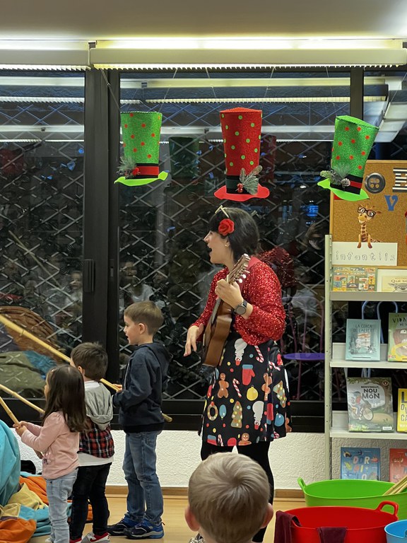 'Caga Tió' a la biblioteca comunal d'Encamp