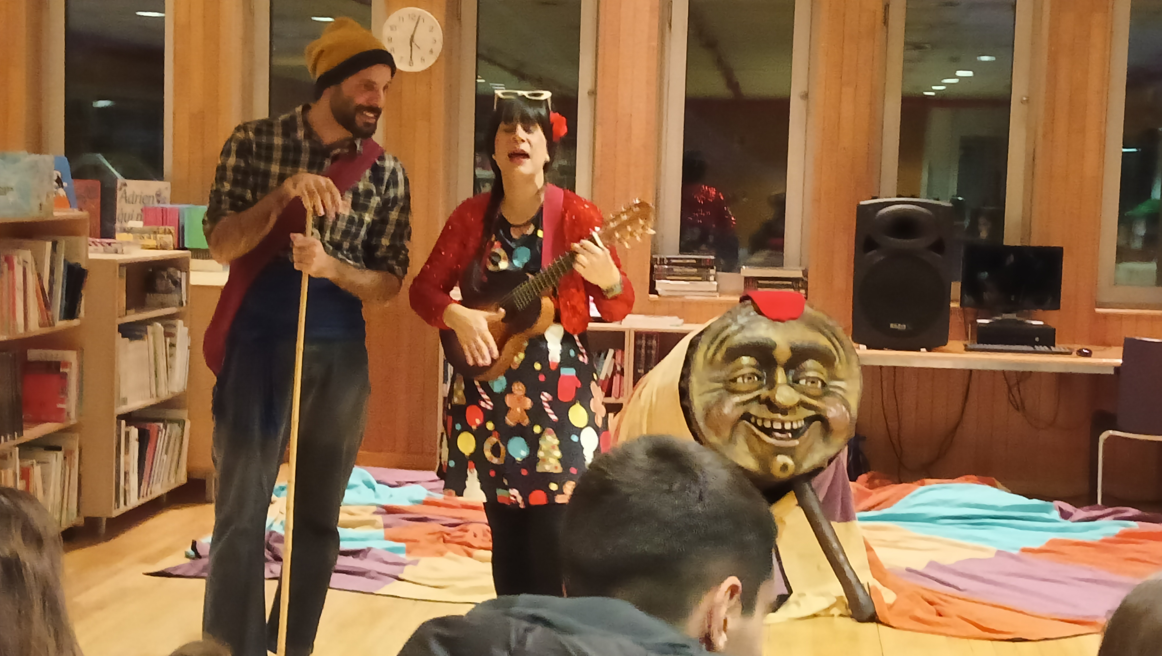 'Caga Tió' a la biblioteca comunal del Pas de la Casa