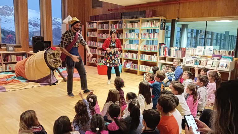 'Caga Tió' a la biblioteca comunal del Pas de la Casa
