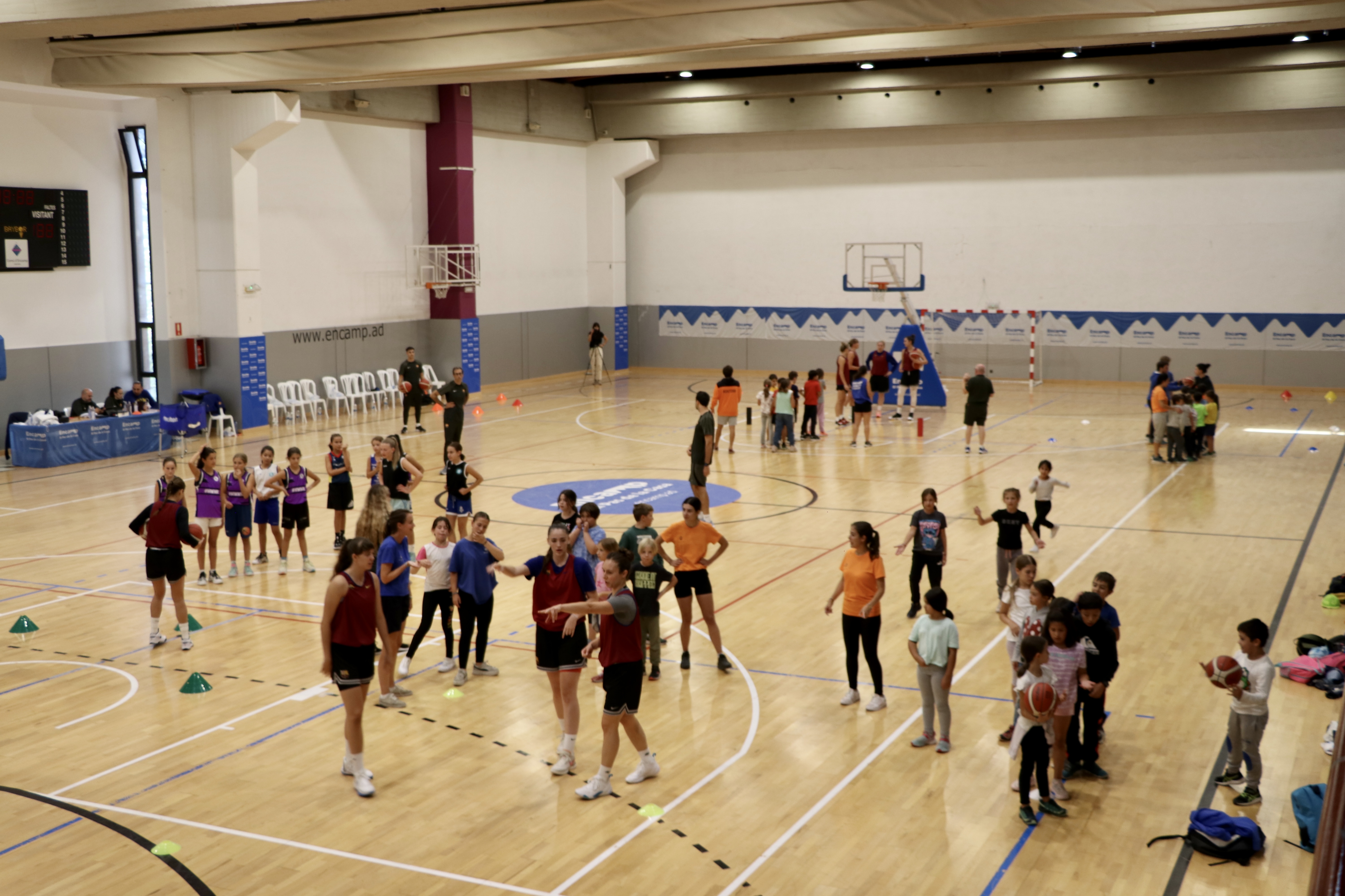 Estada del Barça CBS i activitat amb els i les infants de l'Àrea de Jovent i les joves de la Federació Andorrana de Basquetbol