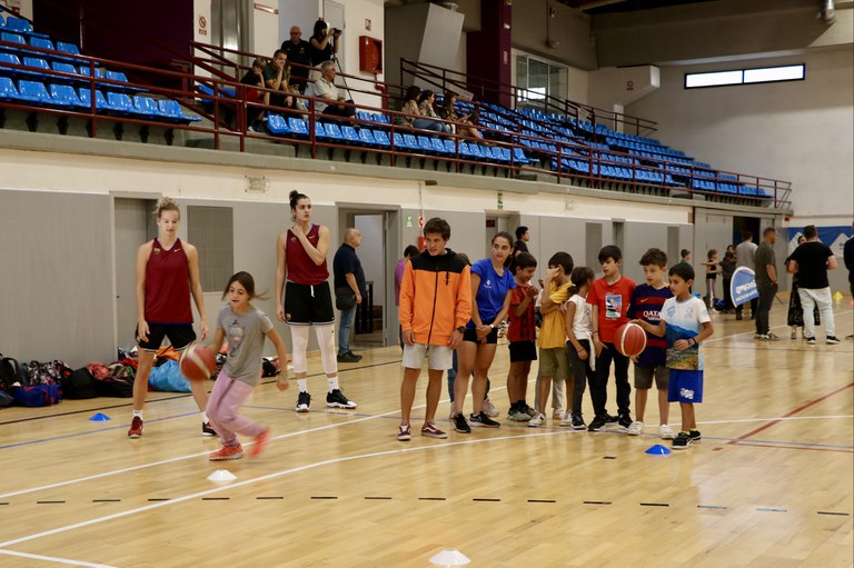 Estada del Barça CBS i activitat amb els i les infants de l'Àrea de Jovent i les joves de la Federació Andorrana de Basquetbol