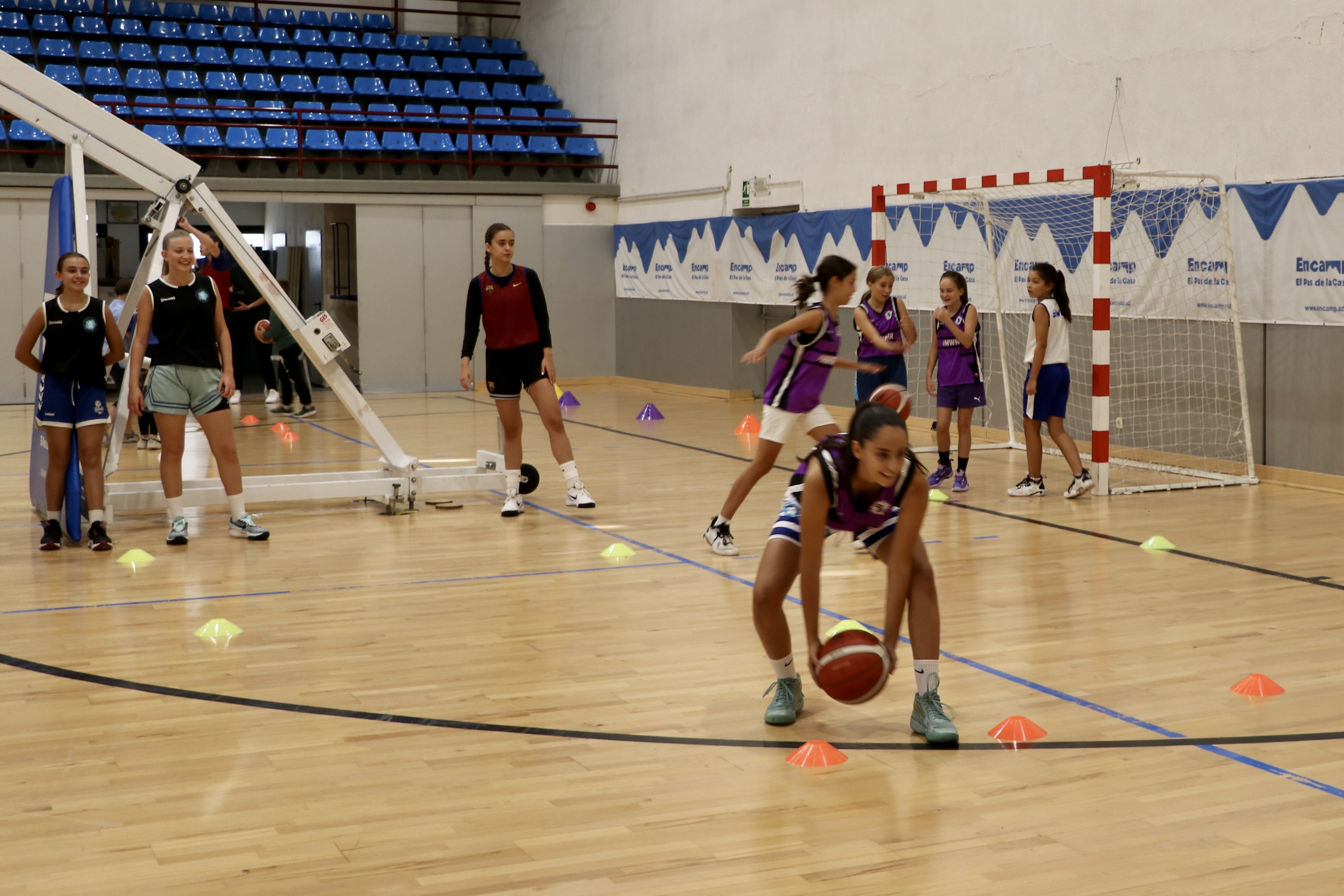 Estada del Barça CBS i activitat amb els i les infants de l'Àrea de Jovent i les joves de la Federació Andorrana de Basquetbol