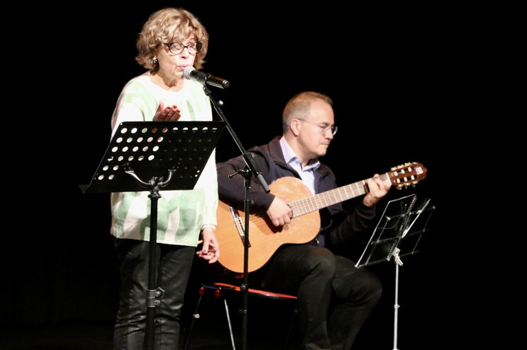 Presentació poemari 'Descosits' de Marta Deu a la sala de festes del Complex d'Encamp