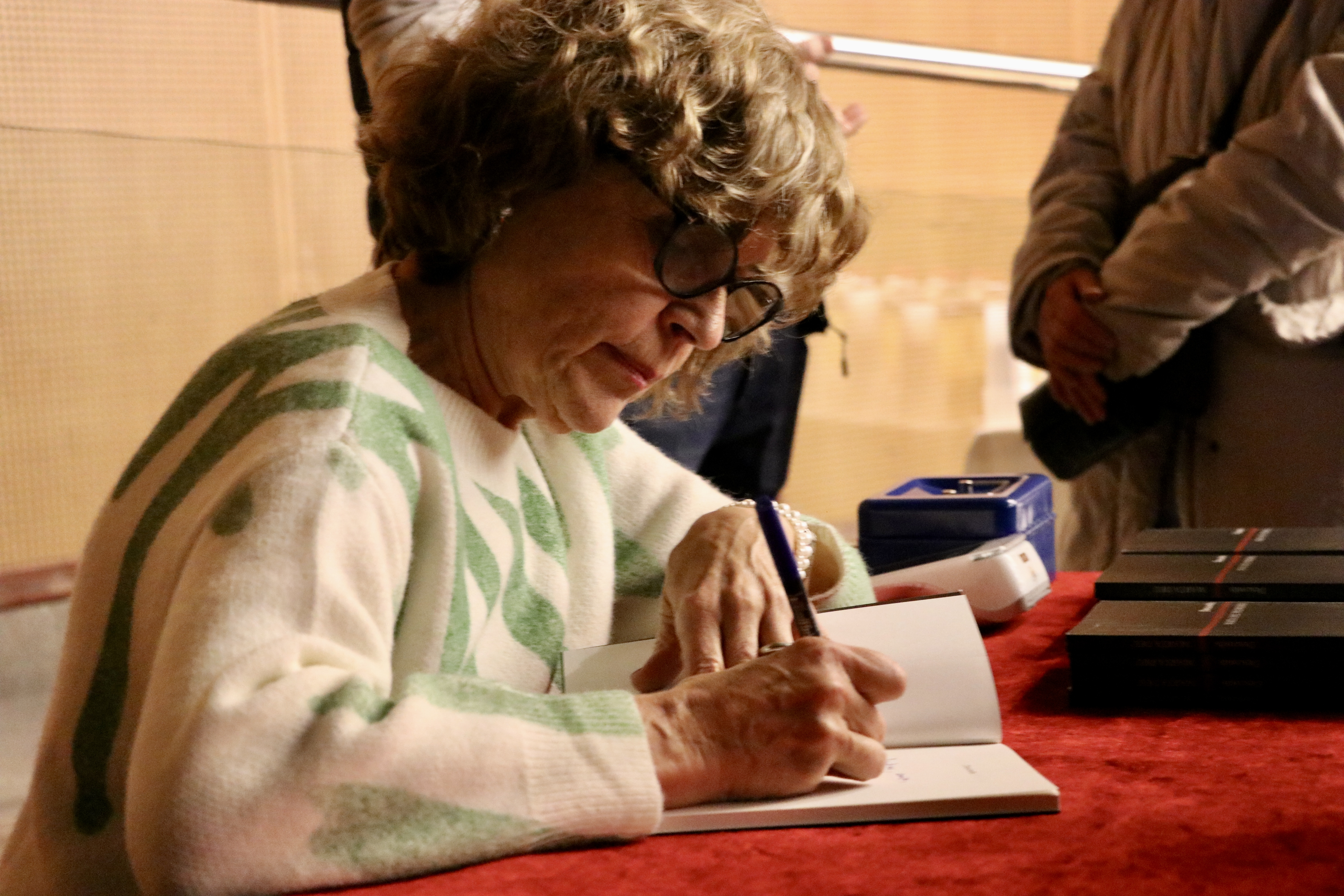 Presentació poemari 'Descosits' de Marta Deu a la sala de festes del Complex d'Encamp