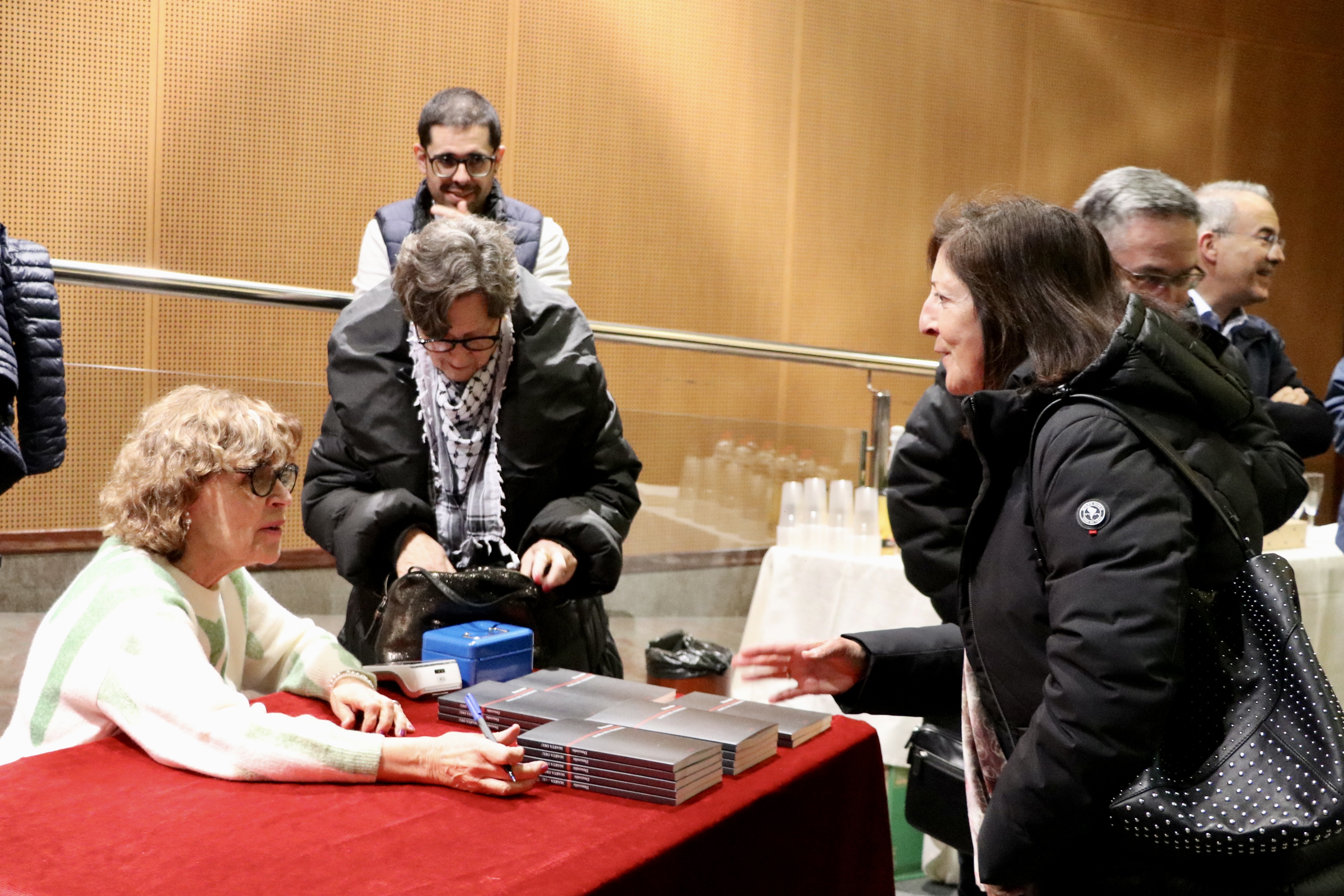 Presentació poemari 'Descosits' de Marta Deu a la sala de festes del Complex d'Encamp