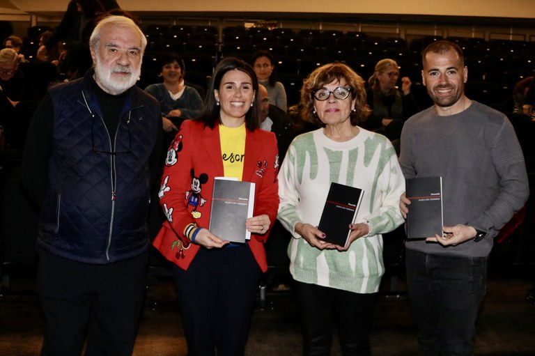 Presentació poemari 'Descosits' de Marta Deu a la sala de festes del Complex d'Encamp