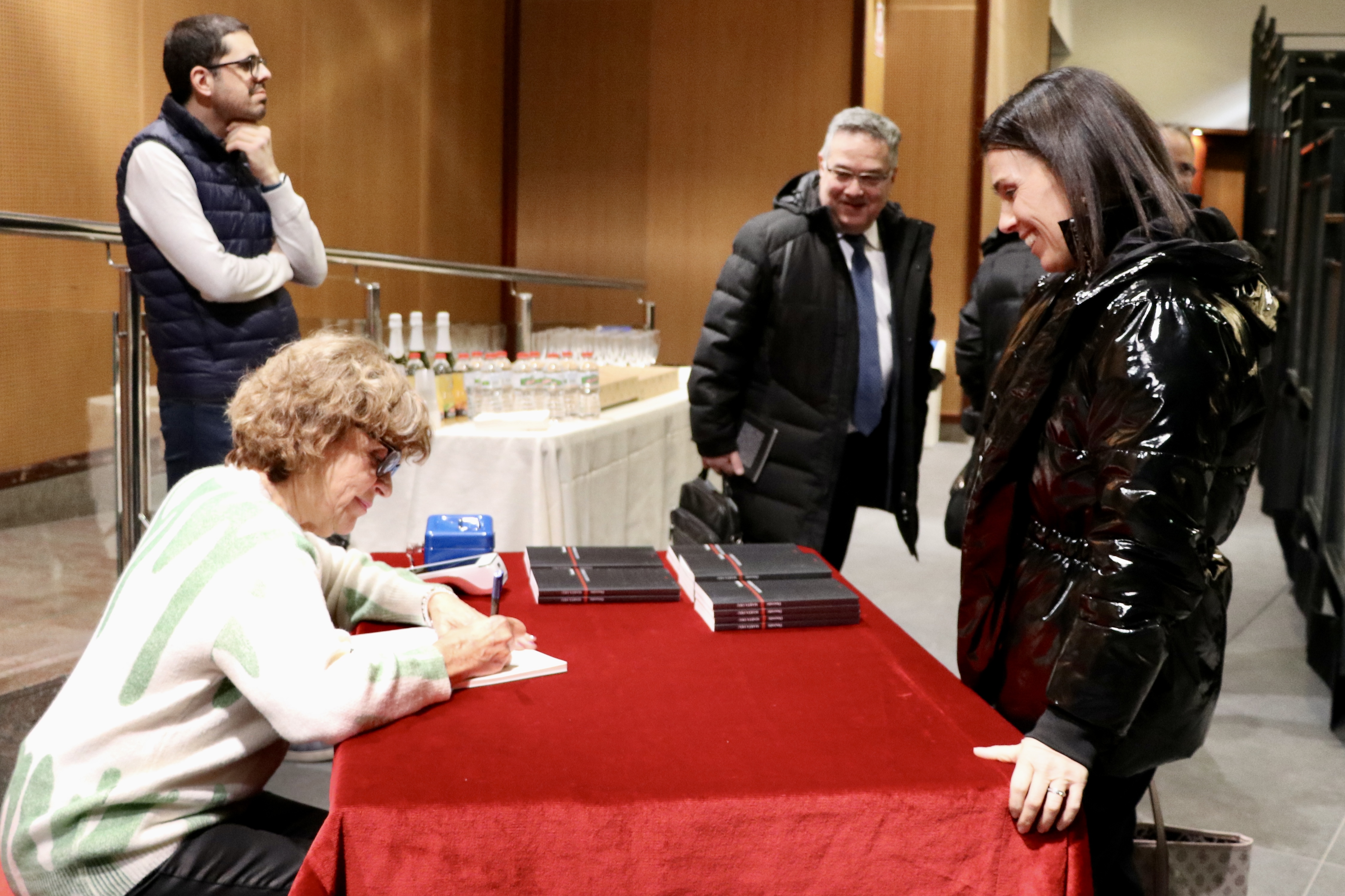 Presentació poemari 'Descosits' de Marta Deu a la sala de festes del Complex d'Encamp