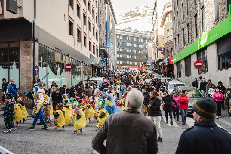 Rua de Carnaval de les escoles del Pas de la Casa @RubenCalvoperComuEncamp