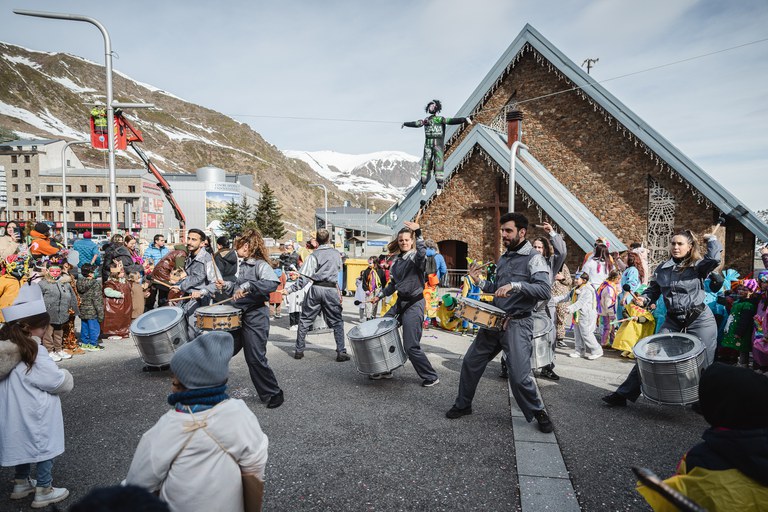 Rua de Carnaval de les escoles del Pas de la Casa @RubenCalvoperComuEncamp