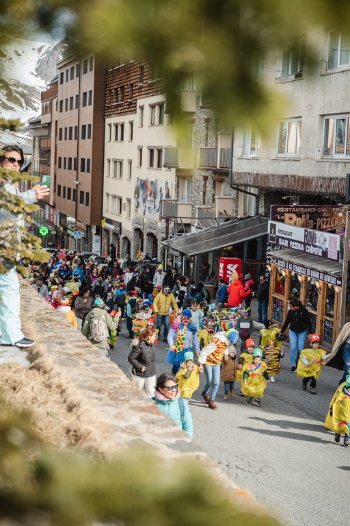 Rua de Carnaval de les escoles del Pas de la Casa @RubenCalvoperComuEncamp