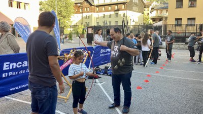 Activitat de tir amb arc a Encamp en el marc de la 3a edició de ‘Mou-te per la teva salut’.