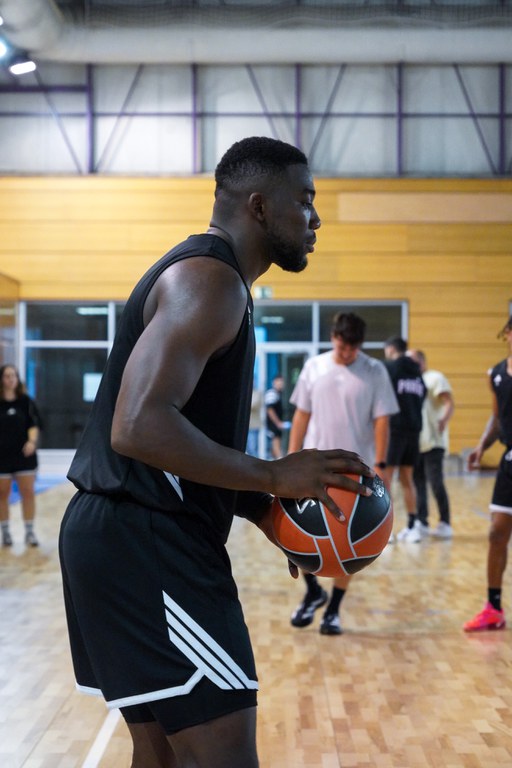 20250904 Estada del Paris Basketball al Pas de la Casa