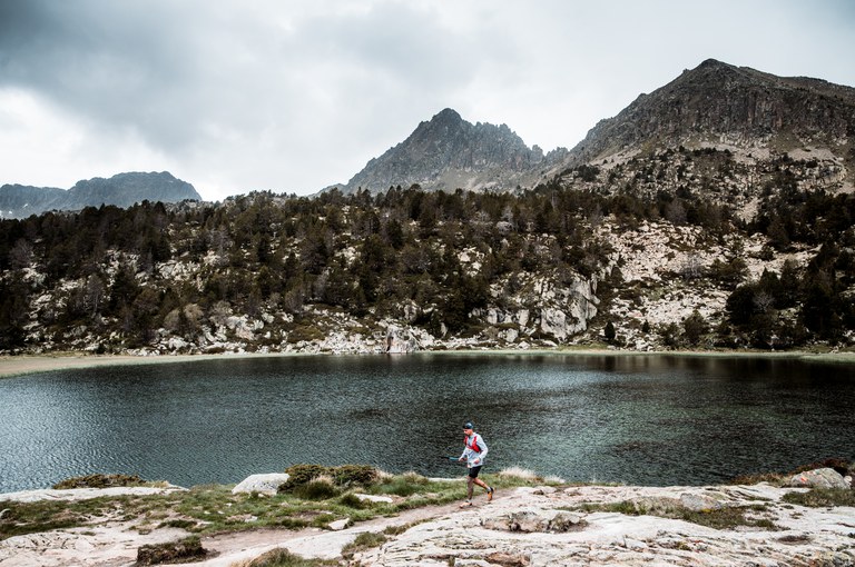 Corredor de la 40a OTSO Travessa d'Encamp a Pessons - @RSalanova per Travessa d'Encamp