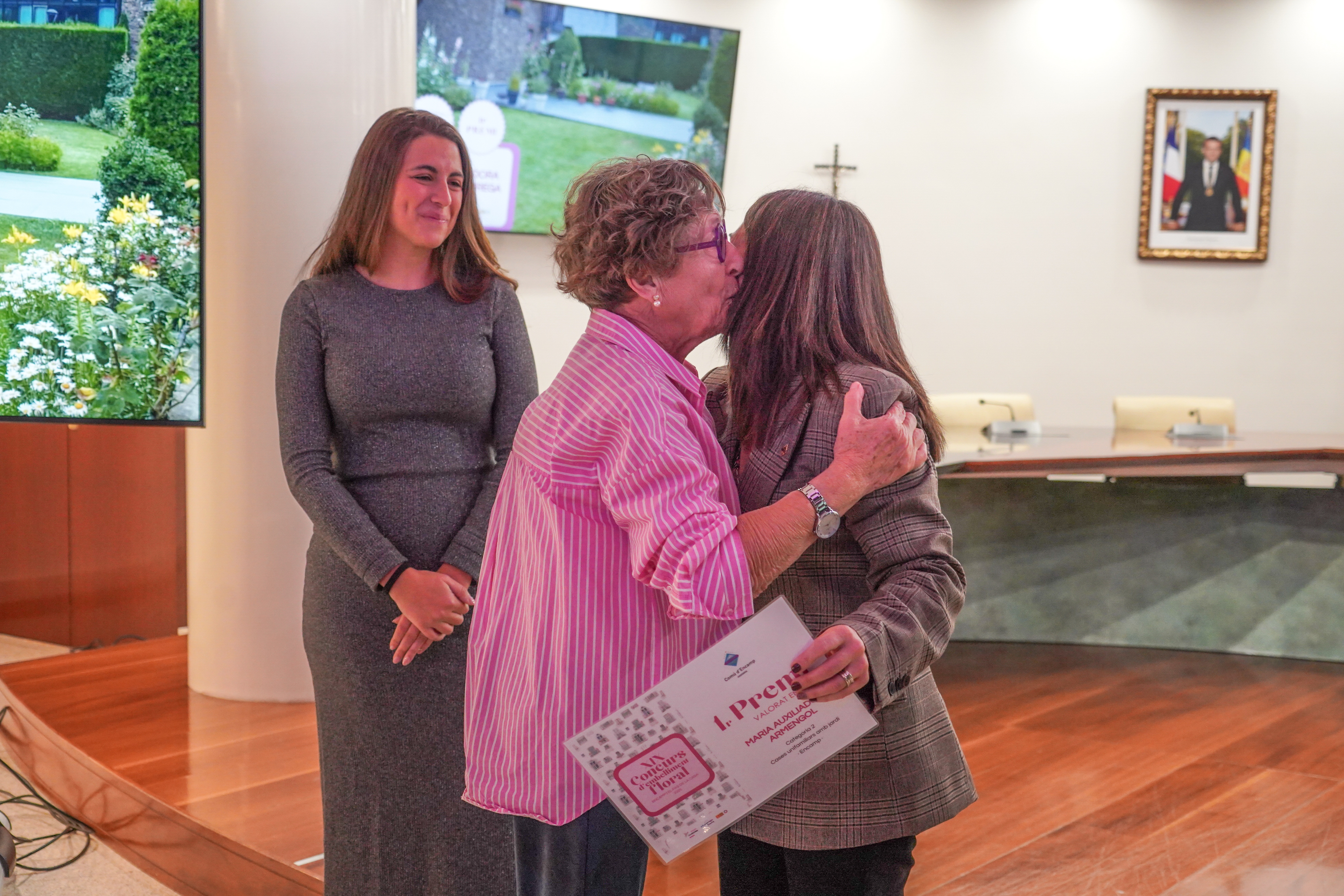 20251021 entrega premis embelliment floral @ComuEncamp  (13).jpg