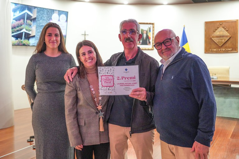 20251021 entrega premis embelliment floral @ComuEncamp  (18).jpg