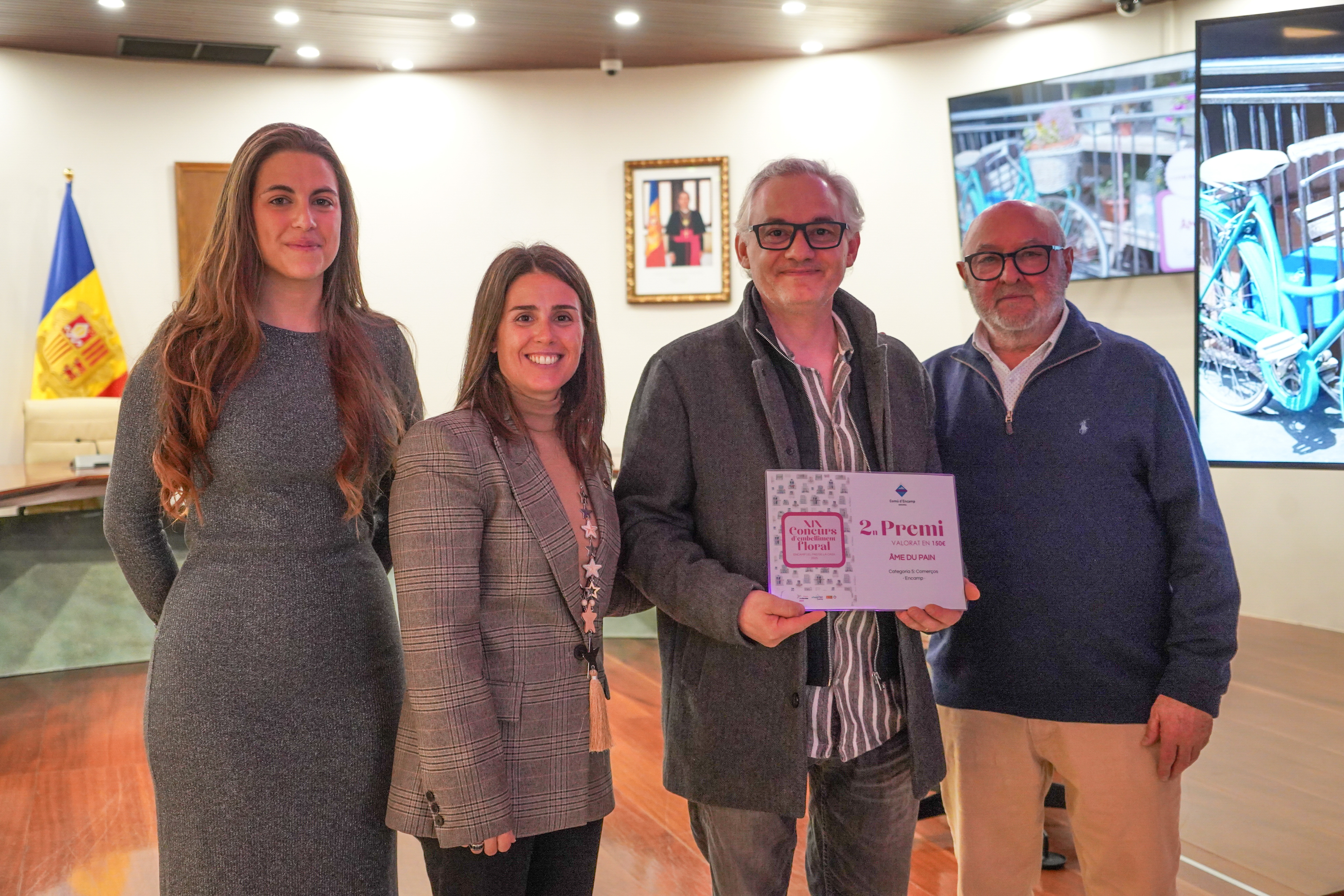 20251021 entrega premis embelliment floral @ComuEncamp  (29).jpg