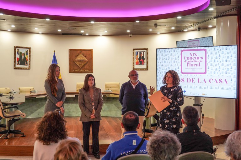 20251021 entrega premis embelliment floral @ComuEncamp  (32).jpg