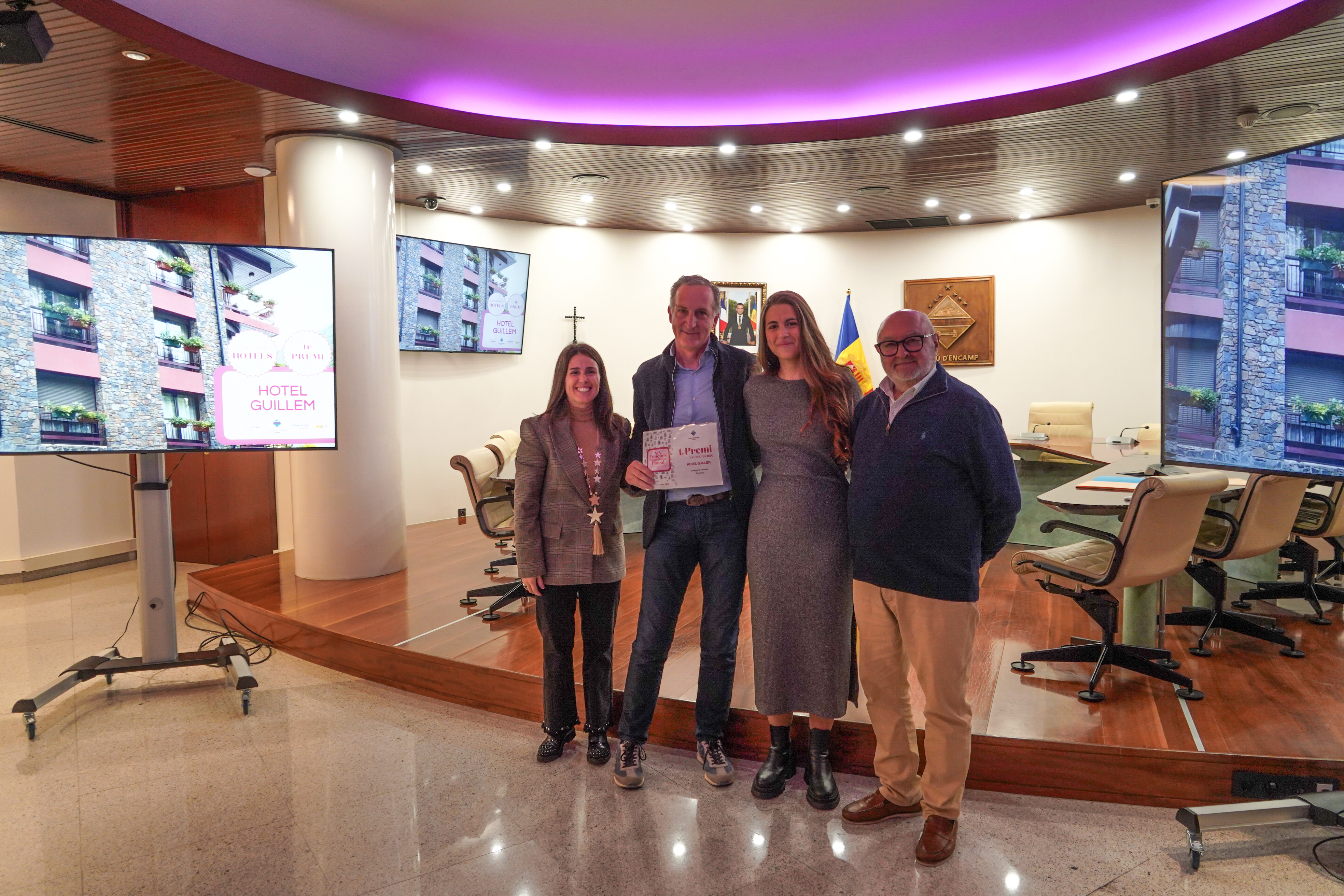 20251021 entrega premis embelliment floral @ComuEncamp  (6).jpg