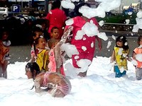 FOTONOTÍCIA - Refrescant festa de l'escuma al Pas de la Casa