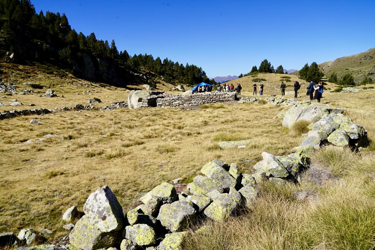 Visita al dolmen del Cubil i a part de la ruta dels orris @ComuEncamp