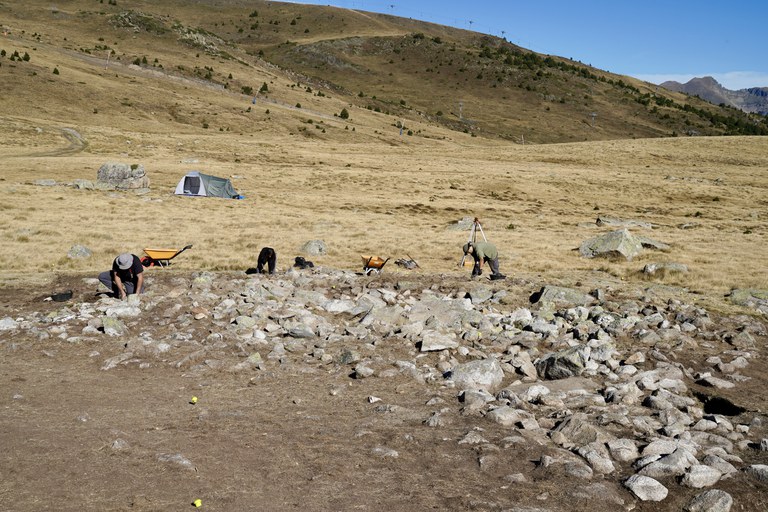 Visita al dolmen del Cubil i a part de la ruta dels orris @ComuEncamp