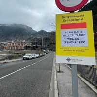 Tall puntual de la circulació al carrer Riu Blanc dimarts 9 de febrer 