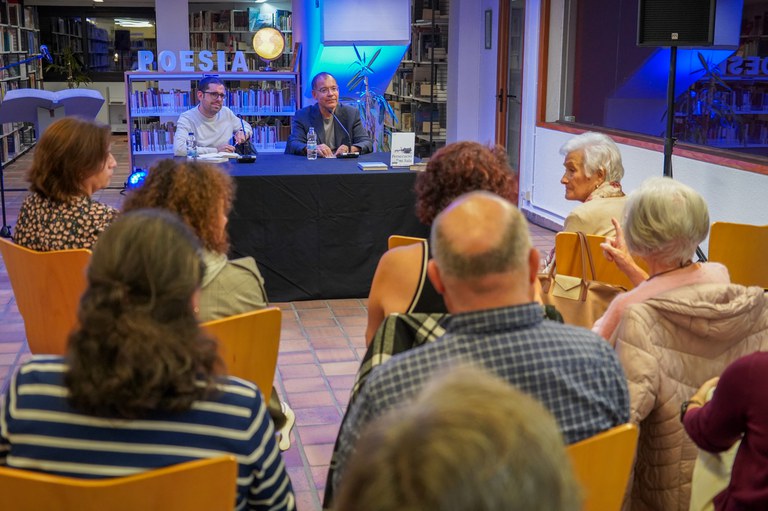 20241016 Toni Sala entrevista literaria @ComuEncamp (5).jpg