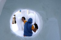 Tornen les escultures de neu al Pas de la Casa