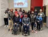 Trobada de joves encampadans amb la selecció xilena d'esquí paralímpic durant la seva estada preparatòria dels jocs al país 