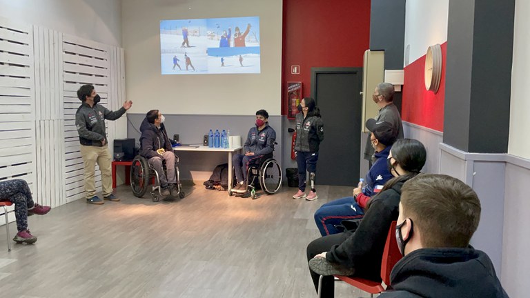Trobada al PIJ amb l'equip xilè d'esquí paralímpic. 3 de febrer de 2022