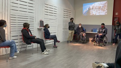 Trobada al PIJ amb l'equip xilè d'esquí paralímpic. 3 de febrer de 2022.