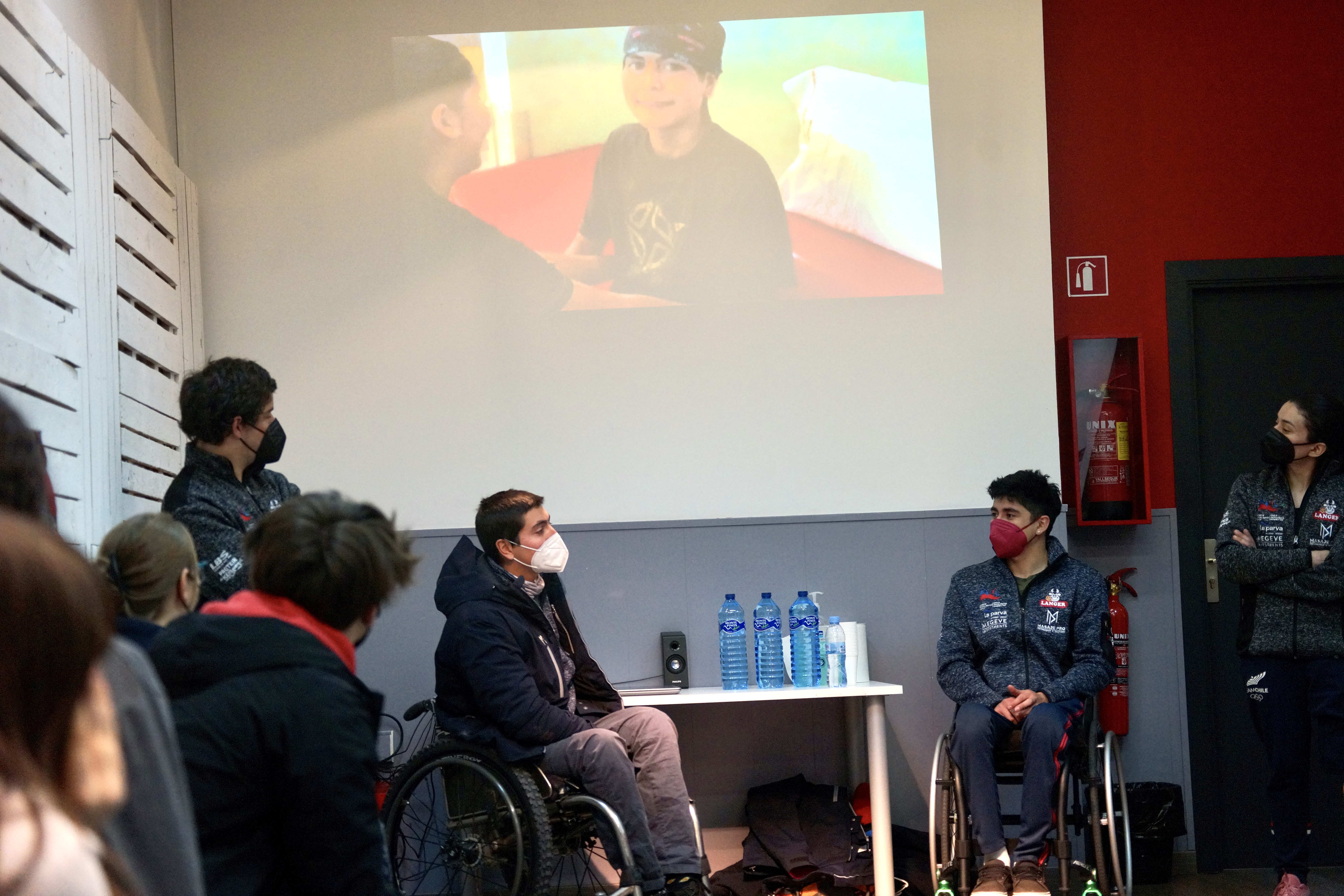 Trobada al PIJ amb l'equip xilè d'esquí paralímpic. 3 de febrer de 2022