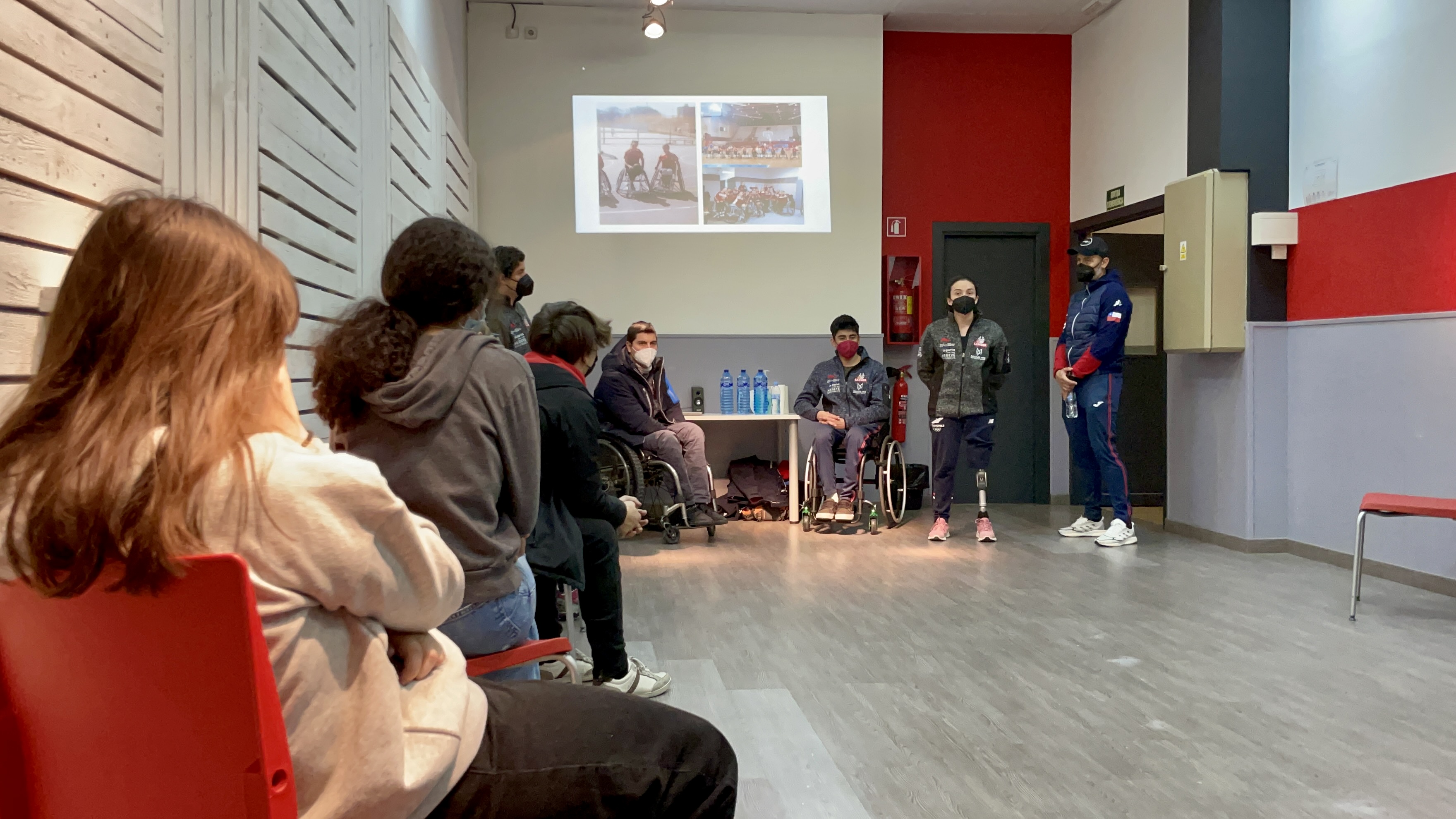 Trobada al PIJ amb l'equip xilè d'esquí paralímpic. 3 de febrer de 2022