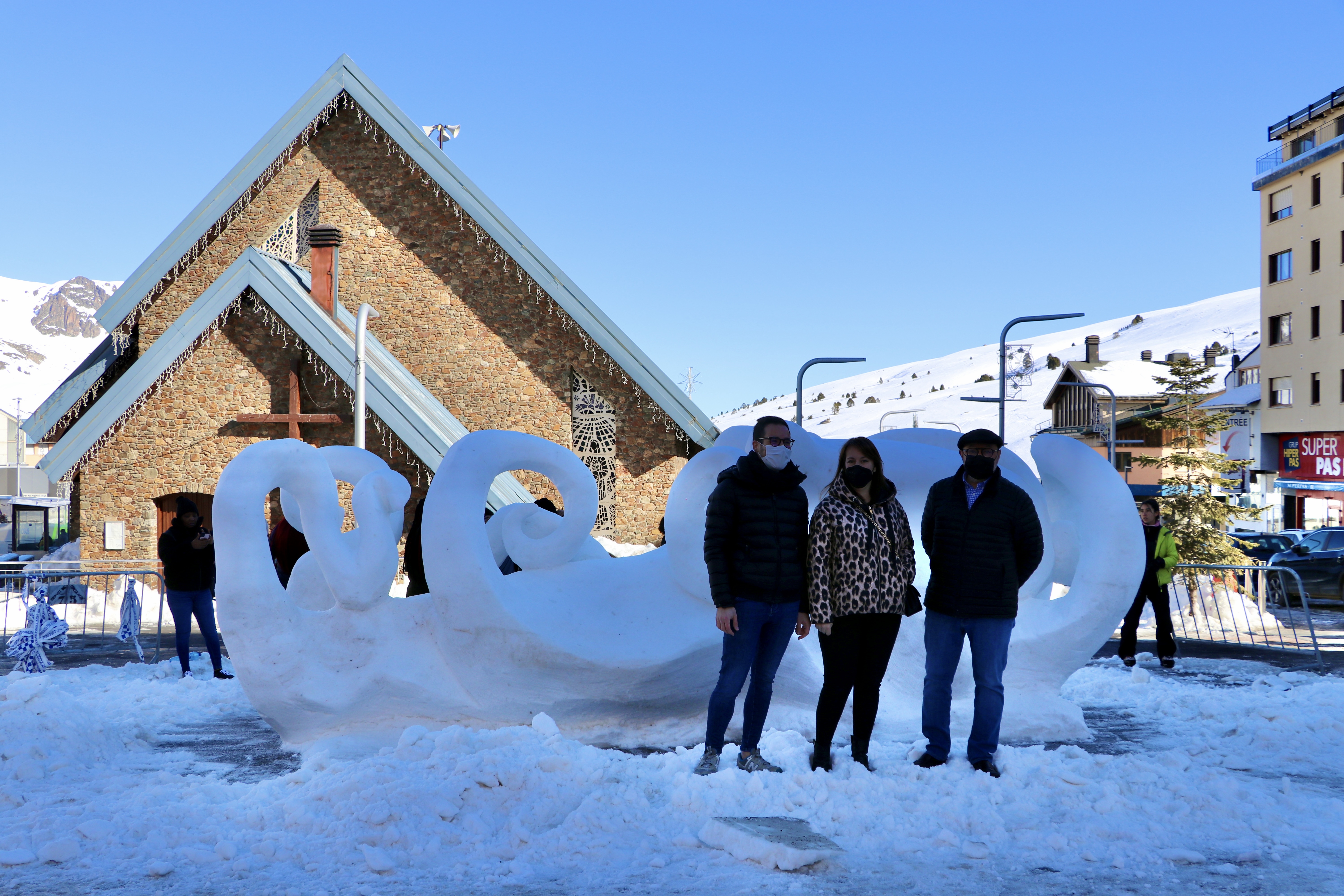 Escultura de neu al Pas de la Casa