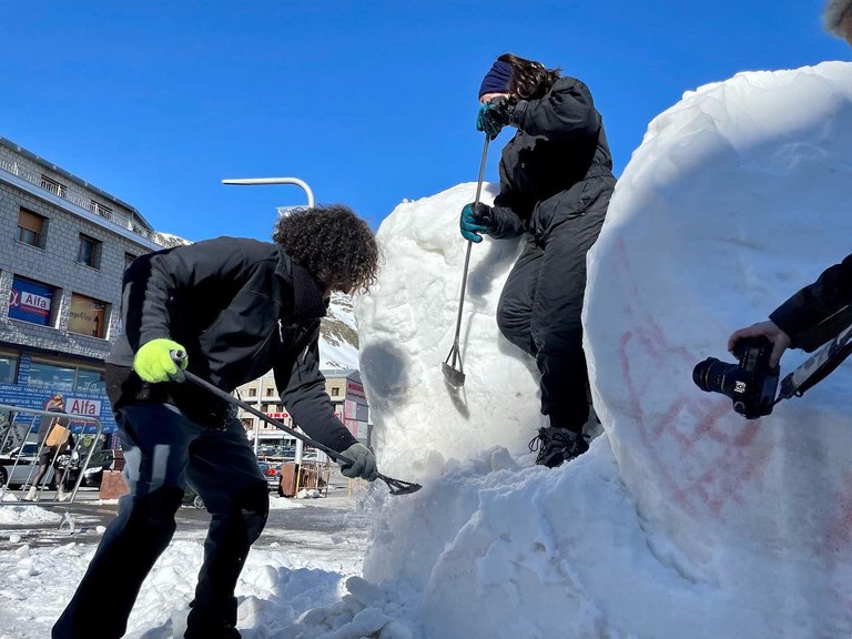 Escultura de neu al Pas de la Casa