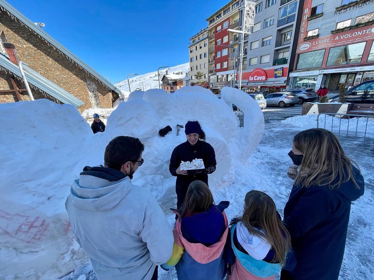 Escultura de neu al Pas de la Casa
