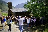 Una setantena de persones s’apleguen a Sant Romà de Vila per celebrar la diada amb germanor i sardanes