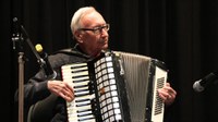 Unes 200 persones gaudeixen de la música de les acordions a Encamp