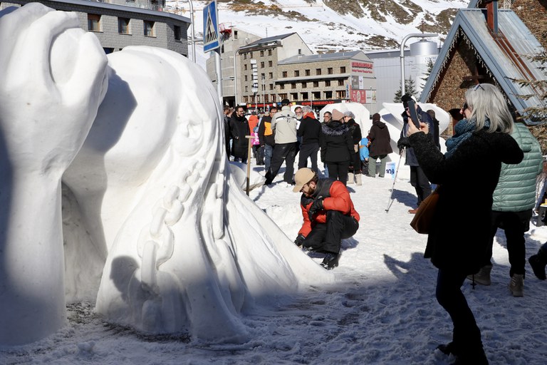 Concurs internacional d'escultures monumentals sobre neu