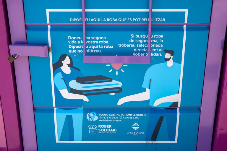 Contenidors recollida textil encamp (4).jpg