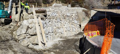Treballs de construcció de la nova voravia i l'accés al camí del Torrent Estret.jpg.