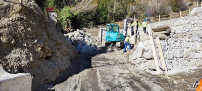 Treballs de construcció de la nova voravia i l'accés al camí del Torrent Estret.jpg.