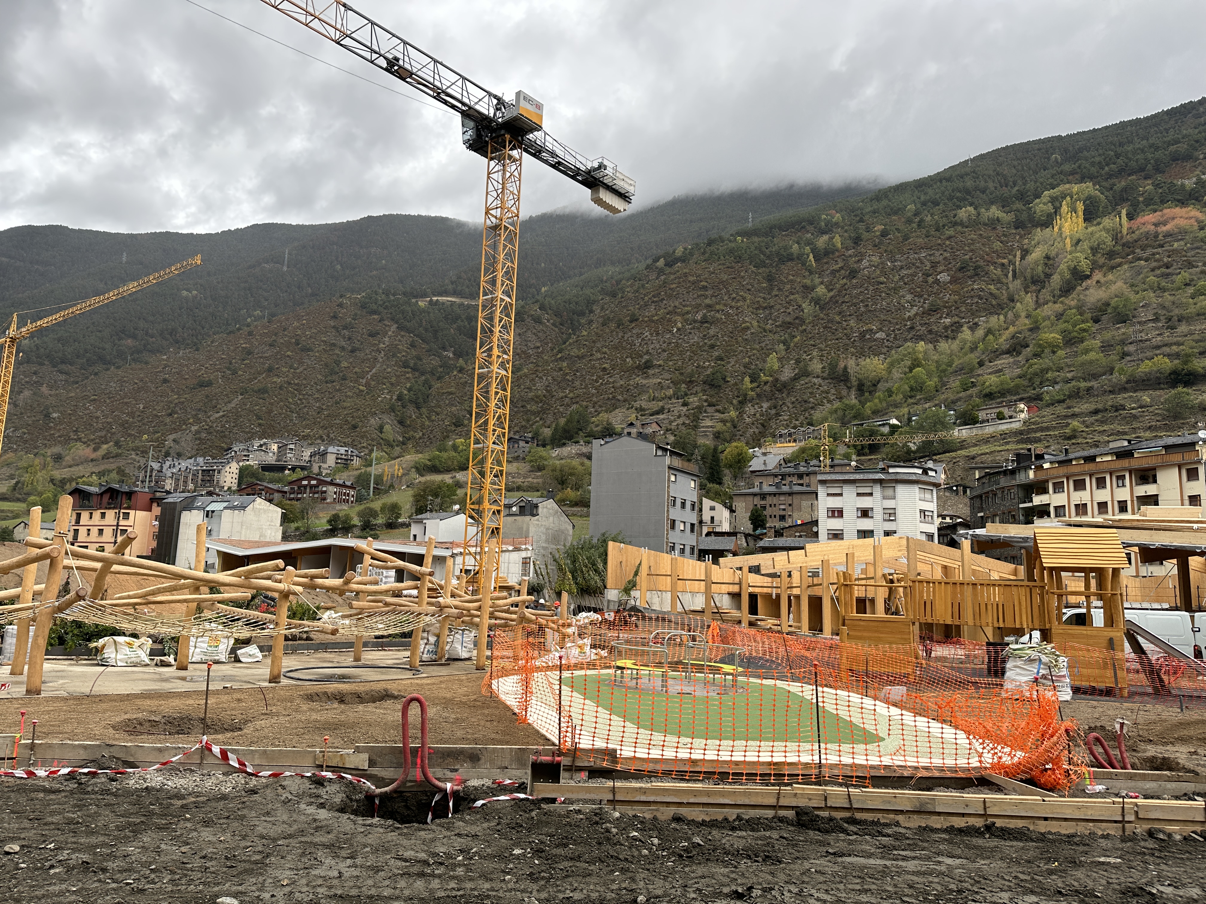 Procés de construcció del parc de l'Ossa a Encamp @ComuEncamp (14).JPG