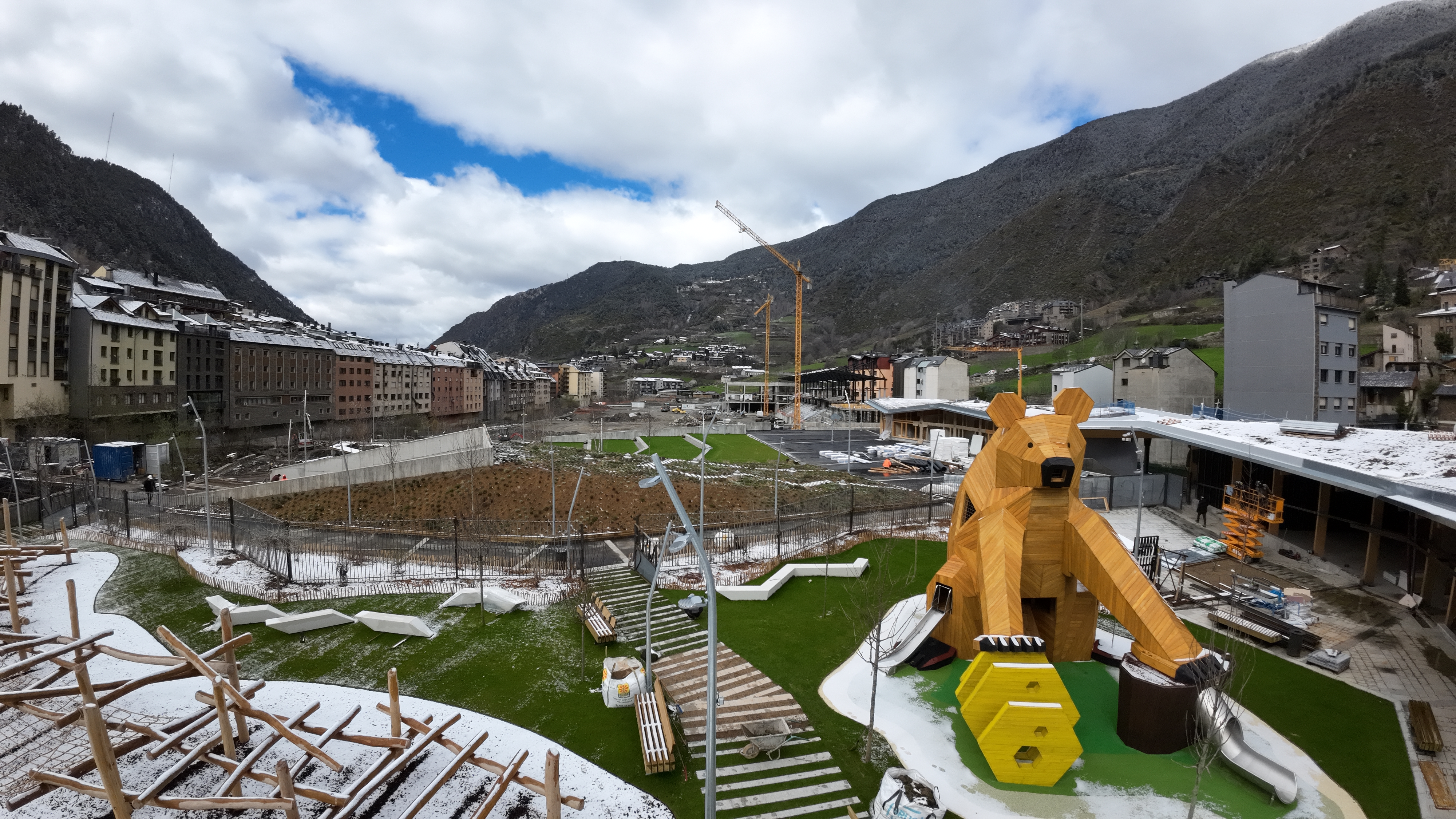 Procés de construcció del parc de l'Ossa a Encamp @ComuEncamp (2).JPG