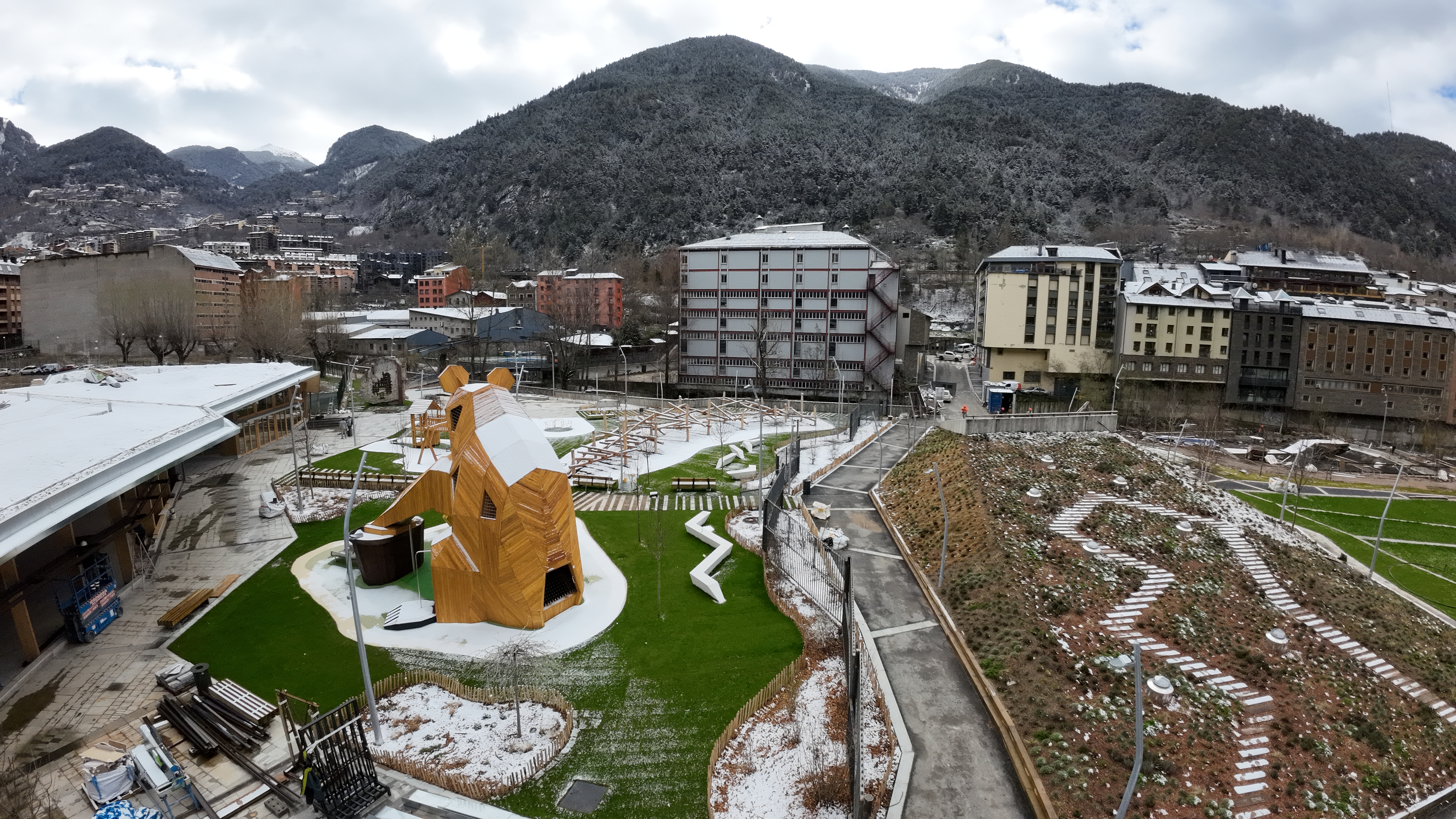 Procés de construcció del parc de l'Ossa a Encamp @ComuEncamp (3).JPG