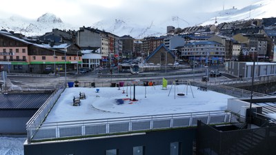 Vista aèrea del parc del Ieti del Pas de la Casa durant la construcció .